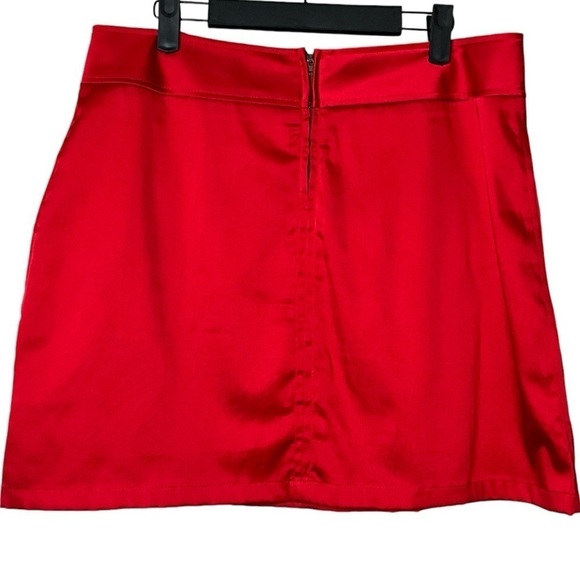 TATYANA Festive Red Poly Blend Satin Faux Leather Pocket Flaps Lined Skirt L - Picture 4 of 10